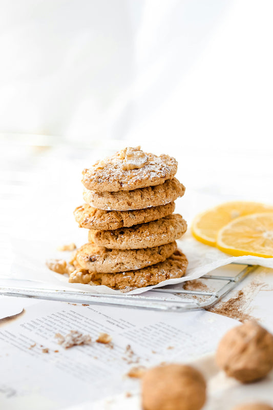 Galletas de Limón y Coco: un bocado lleno de frescura y dulzura  ¿Buscas un postre casero que combine lo crujiente con lo suave, lo dulce con lo refrescante? Entonces estas galletas de limón y coco son para ti. 